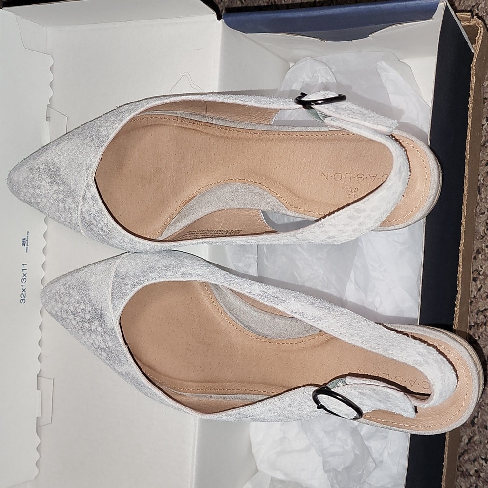 Caslon 7.5 Flats